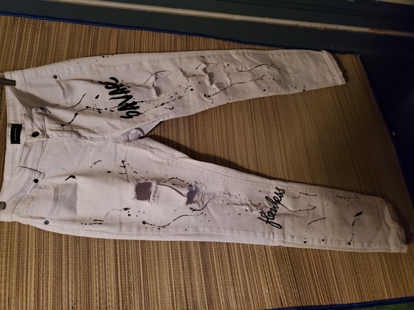 The Style Between Us: Distressed Jeans - Picture 3 of 15